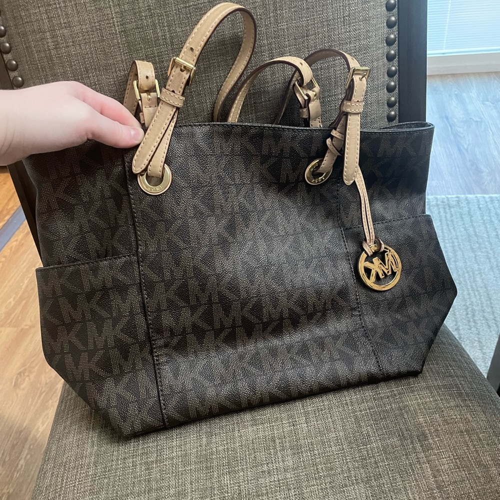 Michael Kors Jet Set Tote Bag